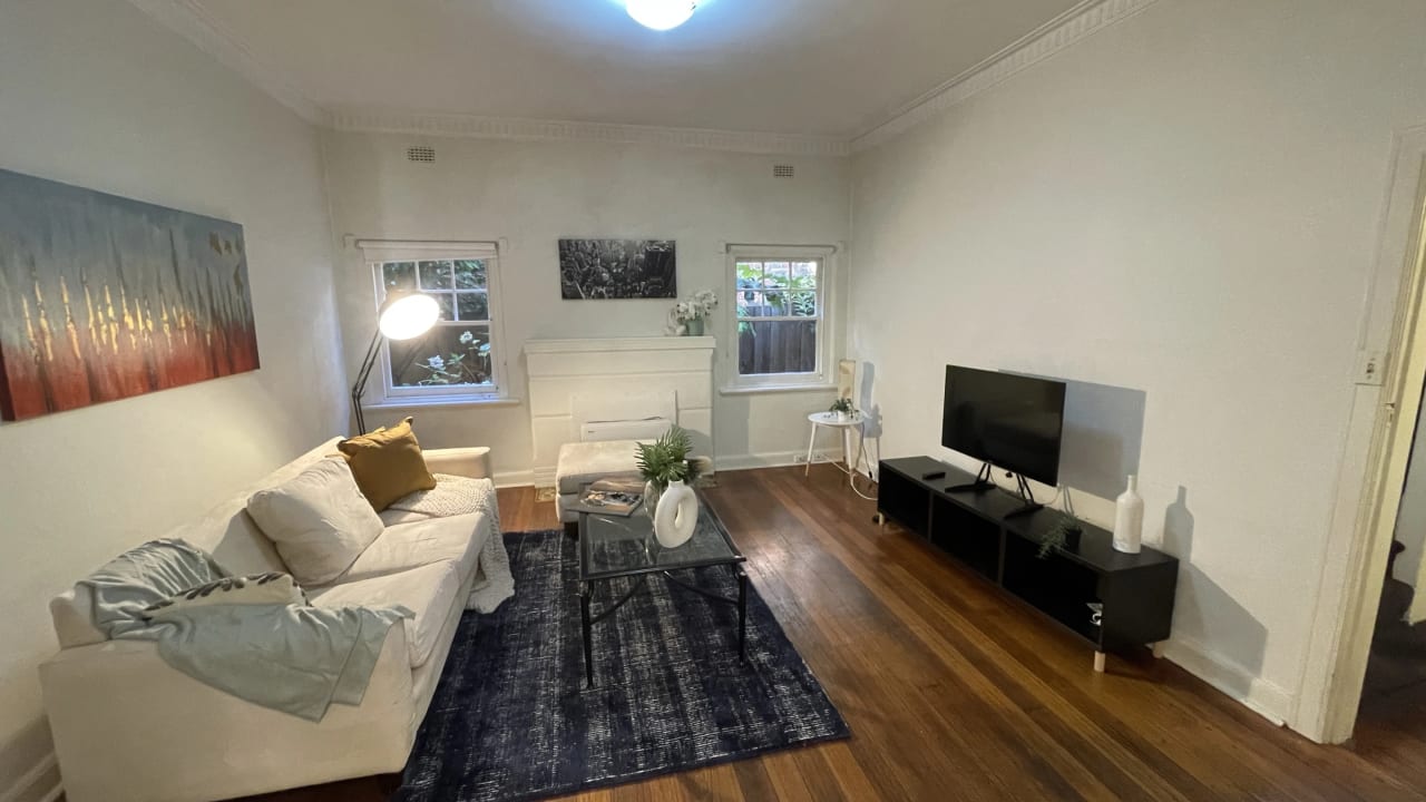 Furnished room in a flatshare