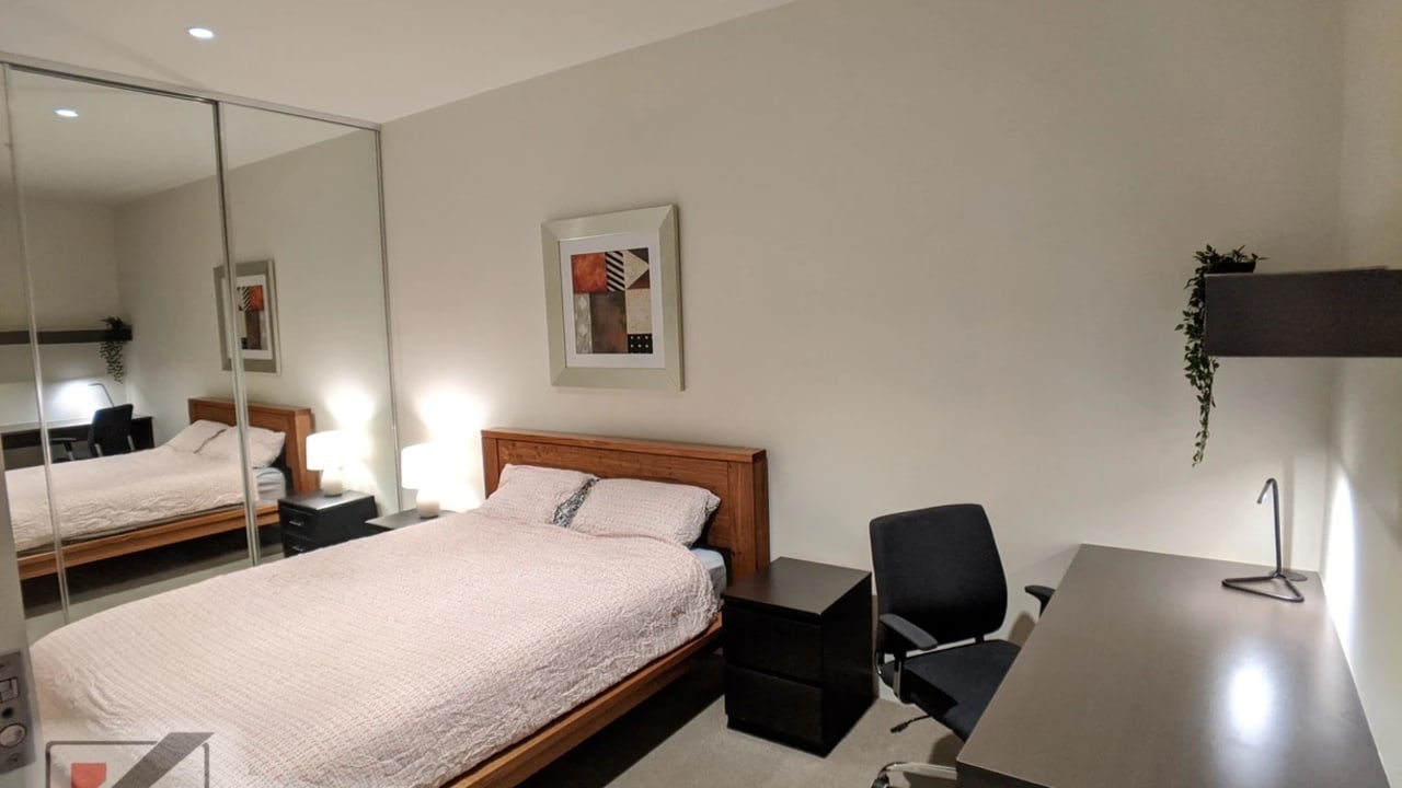 Furnished room in a flatshare