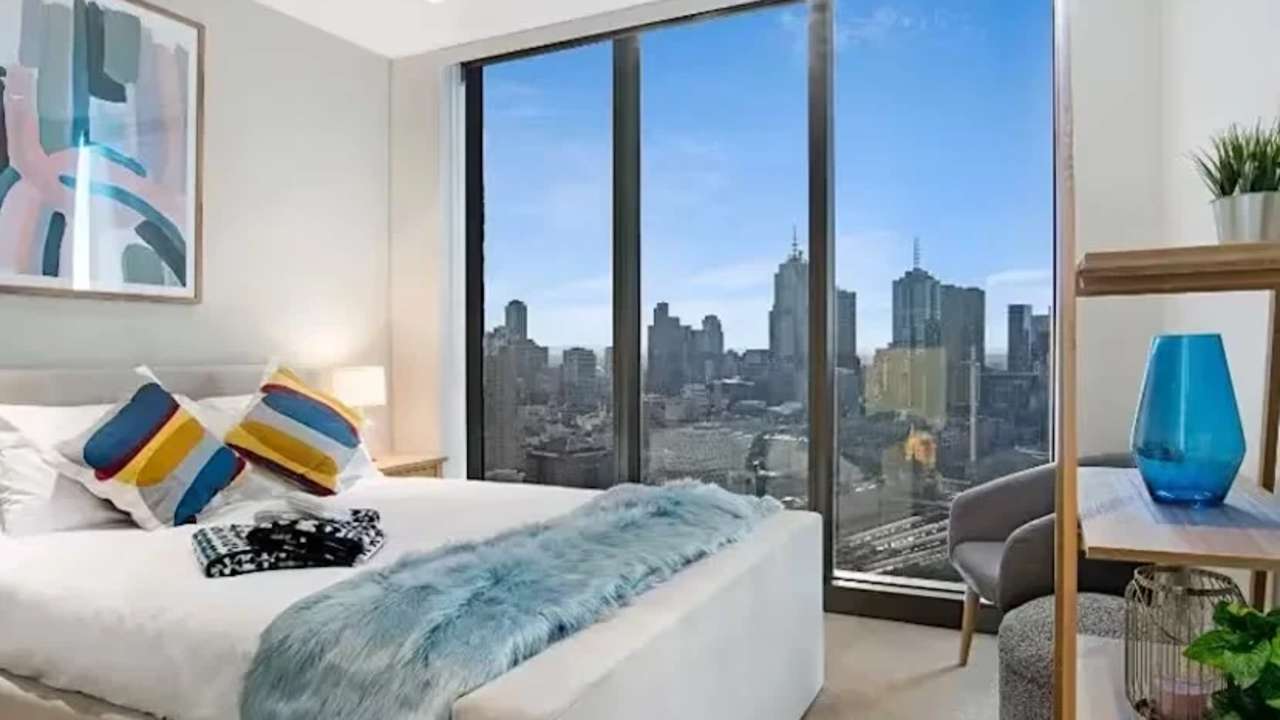 Furnished room with ensuite in a flatshare