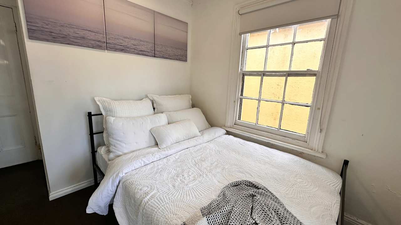 Whole property with 1 room for rent