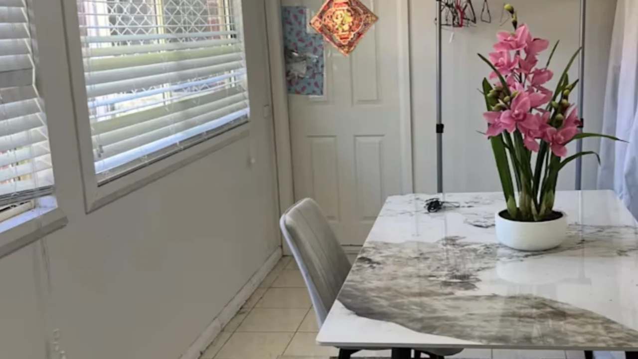 Furnished room in a share house