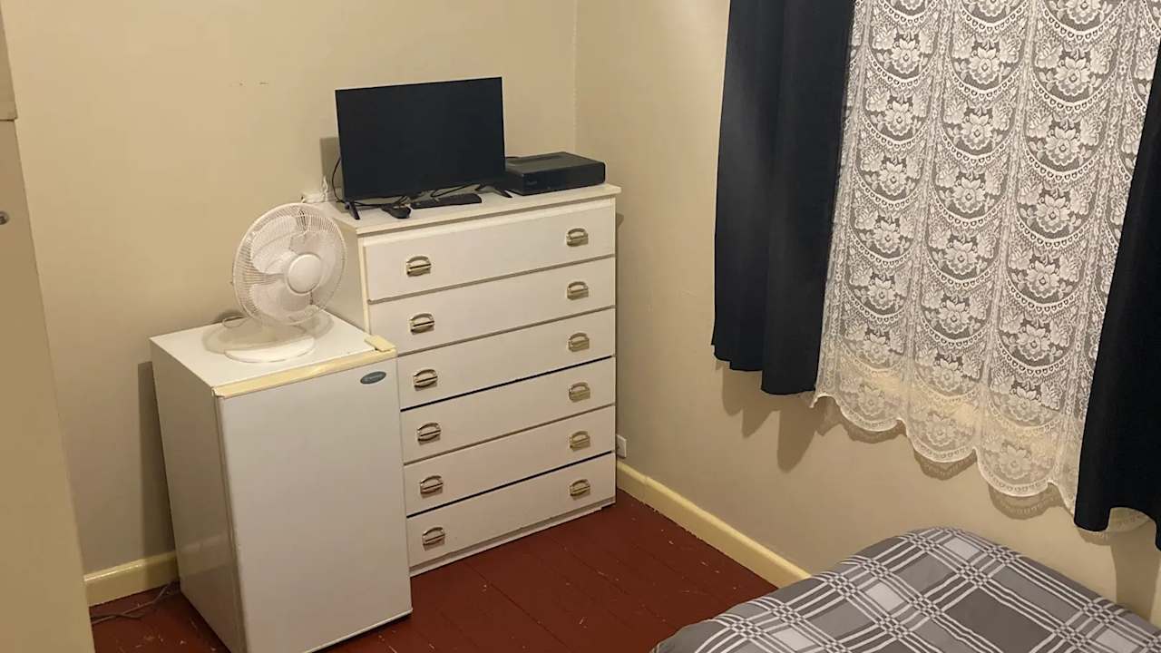 Furnished room in a share house