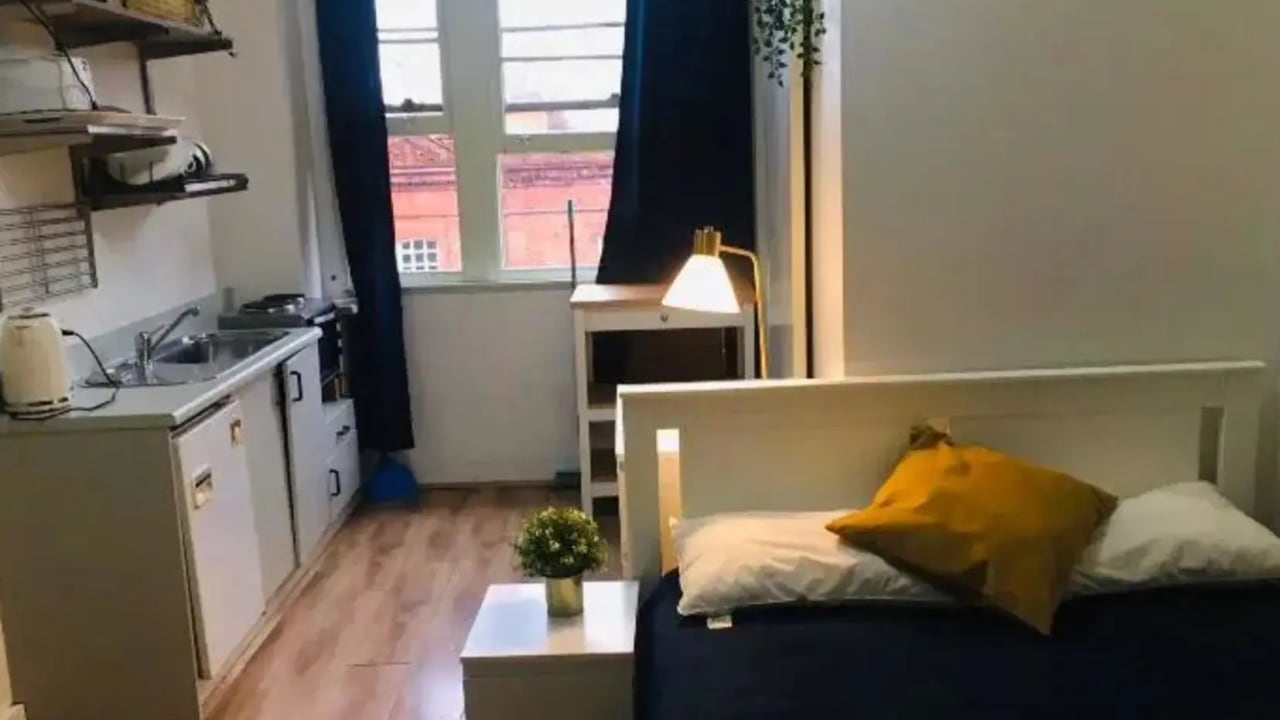 Furnished room studio flat for rent