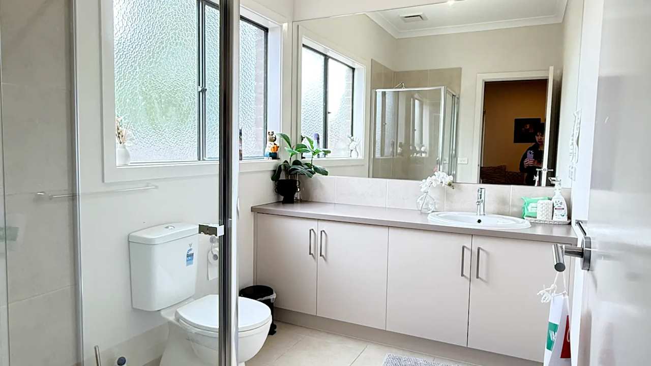 Furnished room with own bathroom