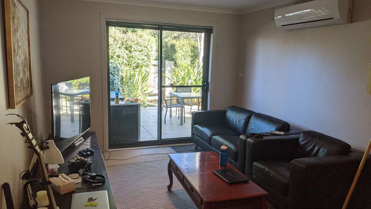 Unfurnished room in a flatshare