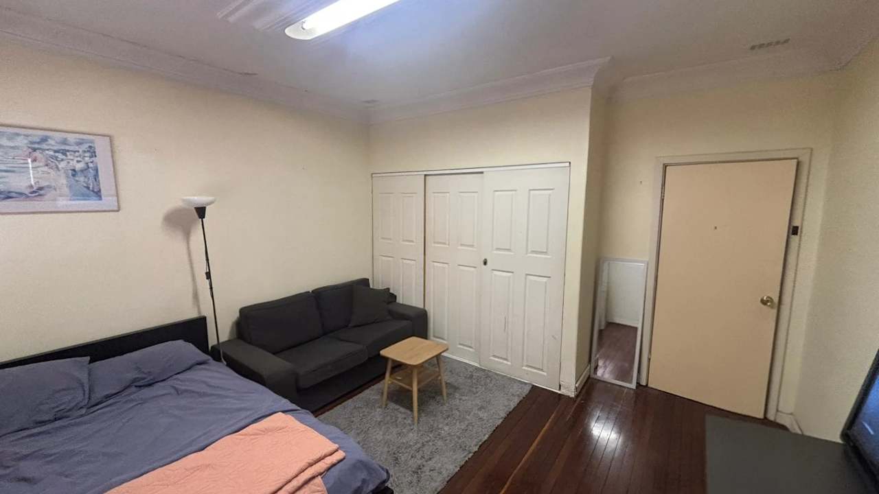 Room in a share house