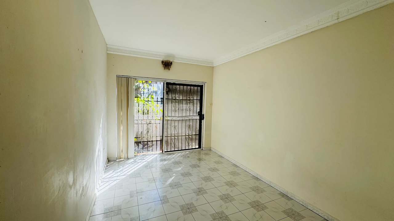 Unfurnished room in a share house