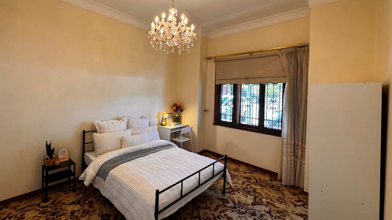 Furnished room in a flatshare