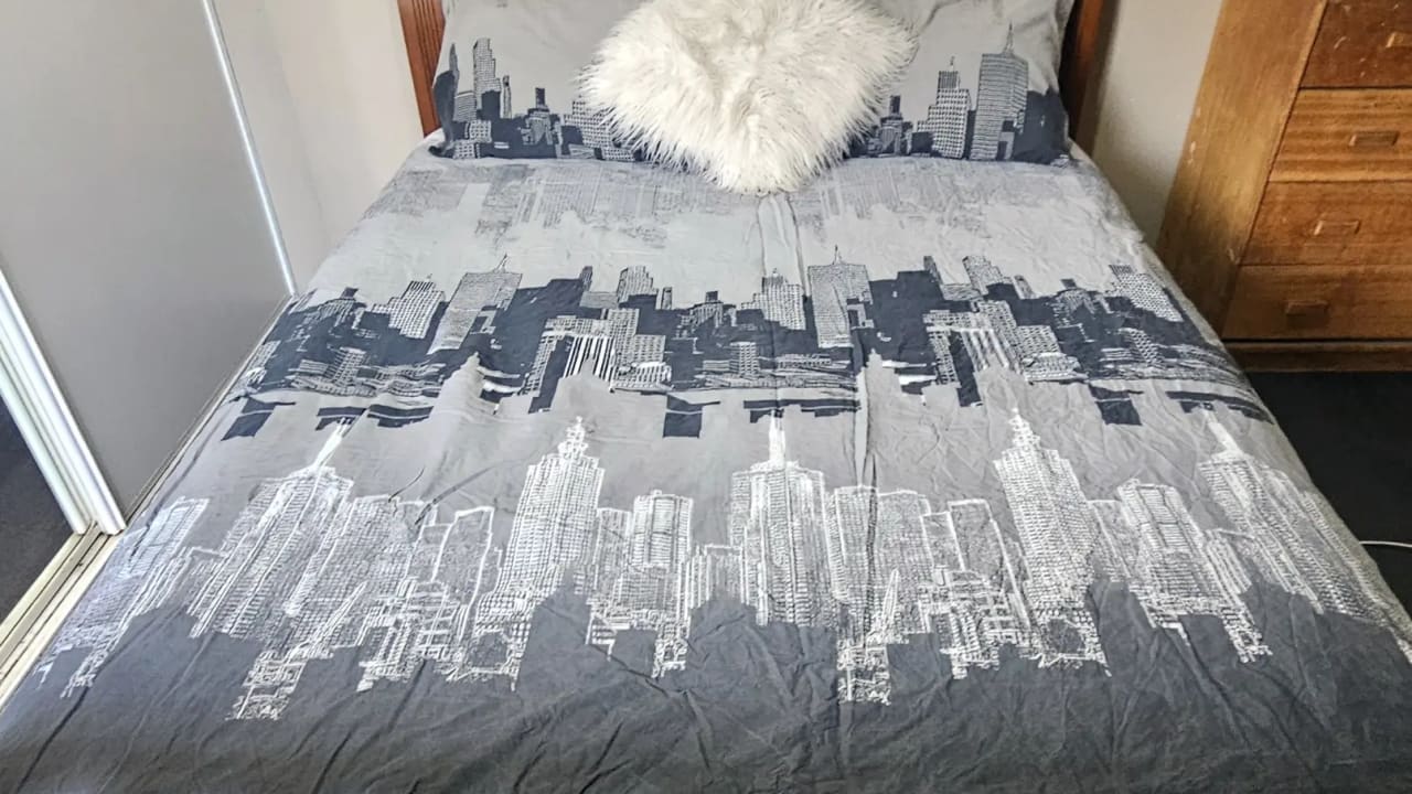 Furnished room in a flatshare