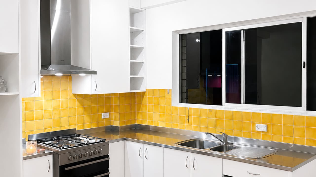 Unfurnished room in a flatshare