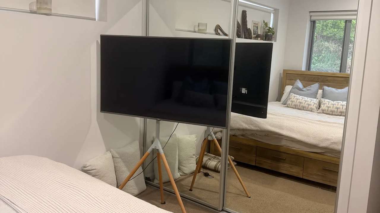 Unfurnished room in a flatshare