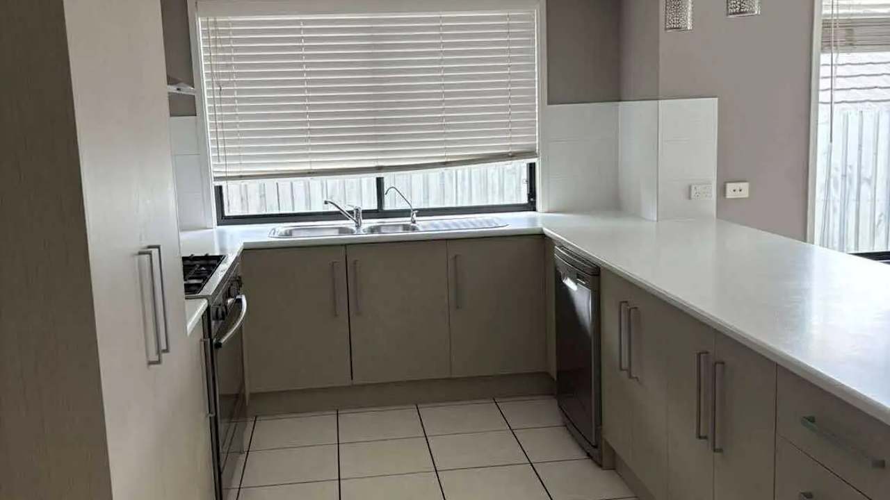 Unfurnished room in a share house