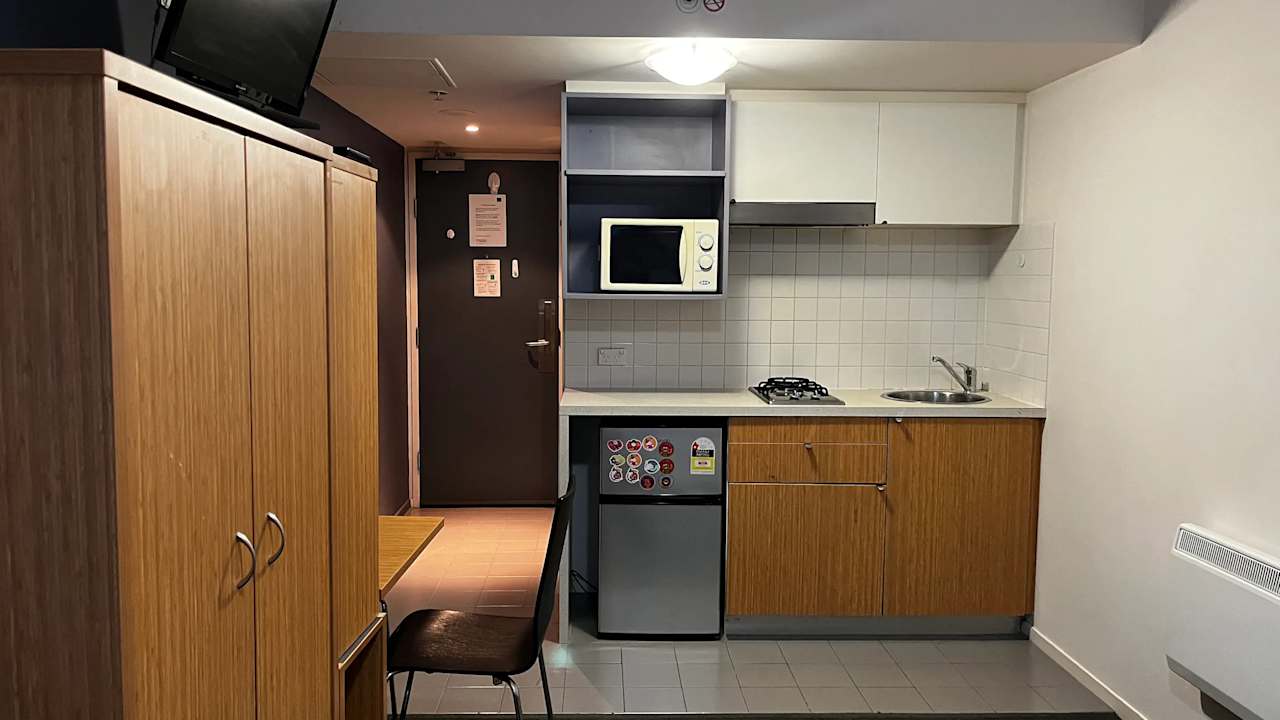 Furnished room studio flat for rent