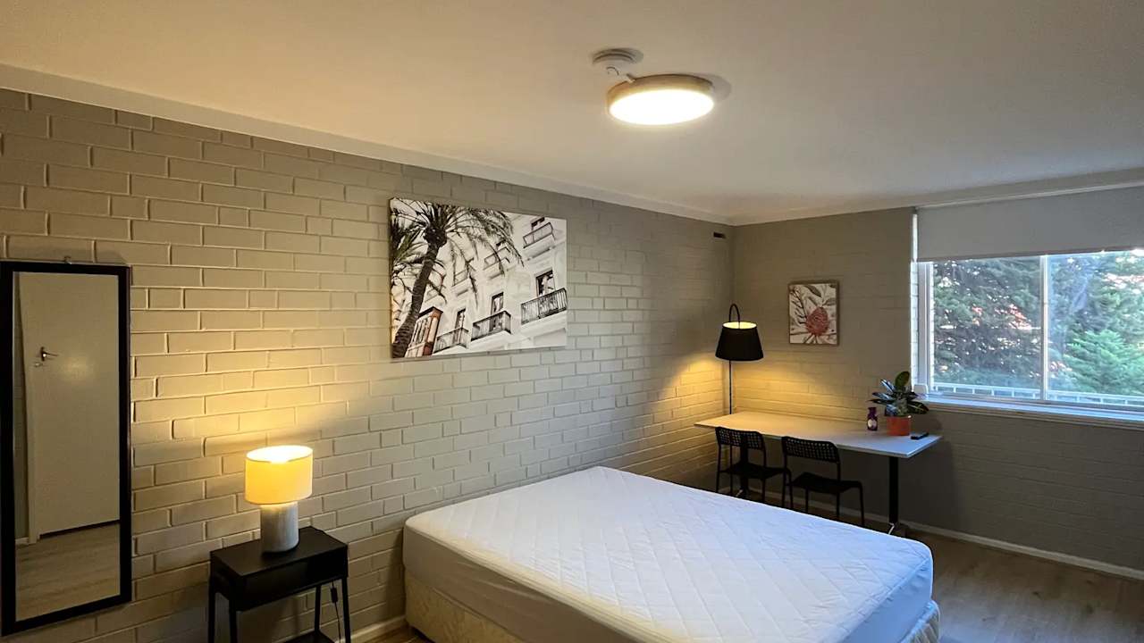 Furnished room in a flatshare