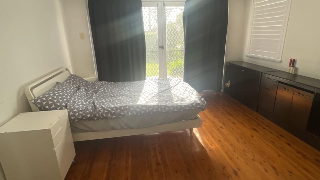 Room in a share house