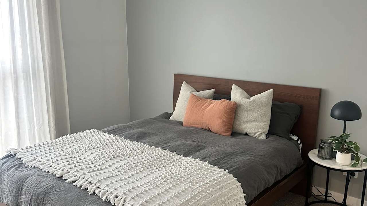 Furnished room with ensuite in a flatshare