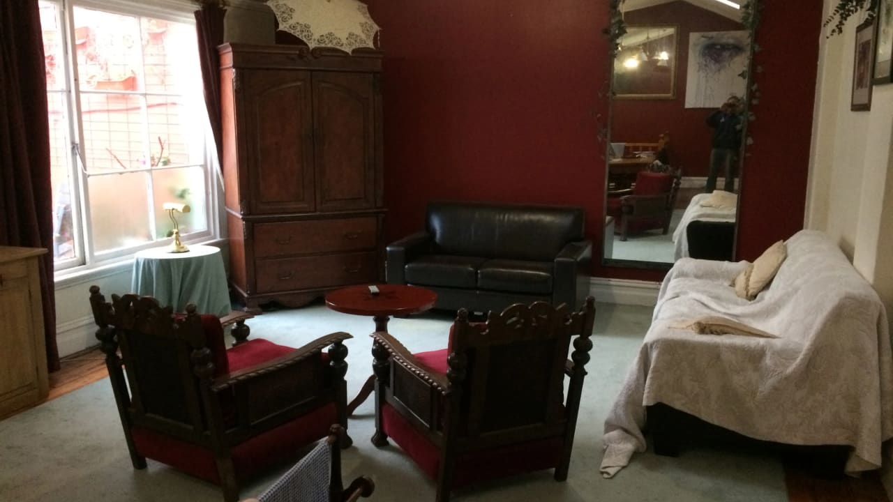 Furnished room in a flatshare