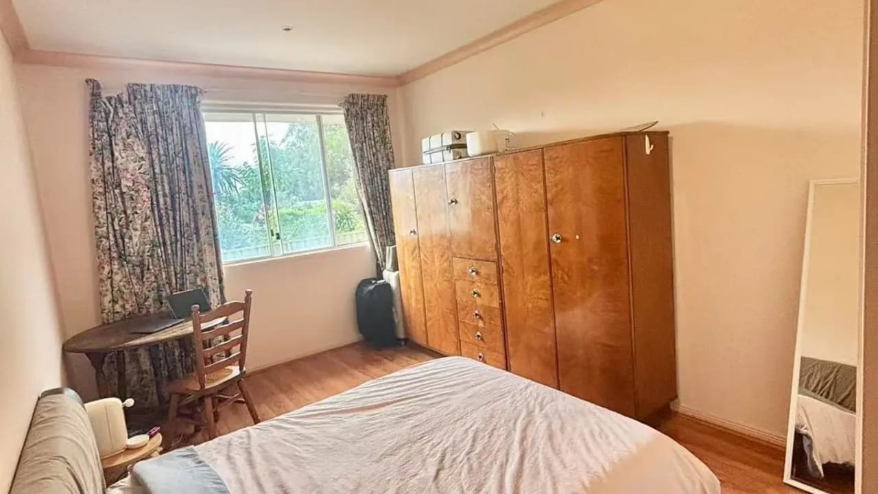 Furnished room in a share house
