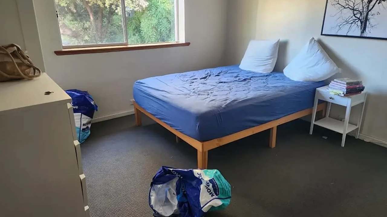 Unfurnished room with own bathroom