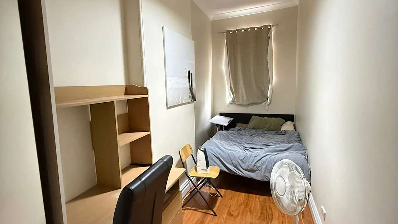 Furnished room in a share house
