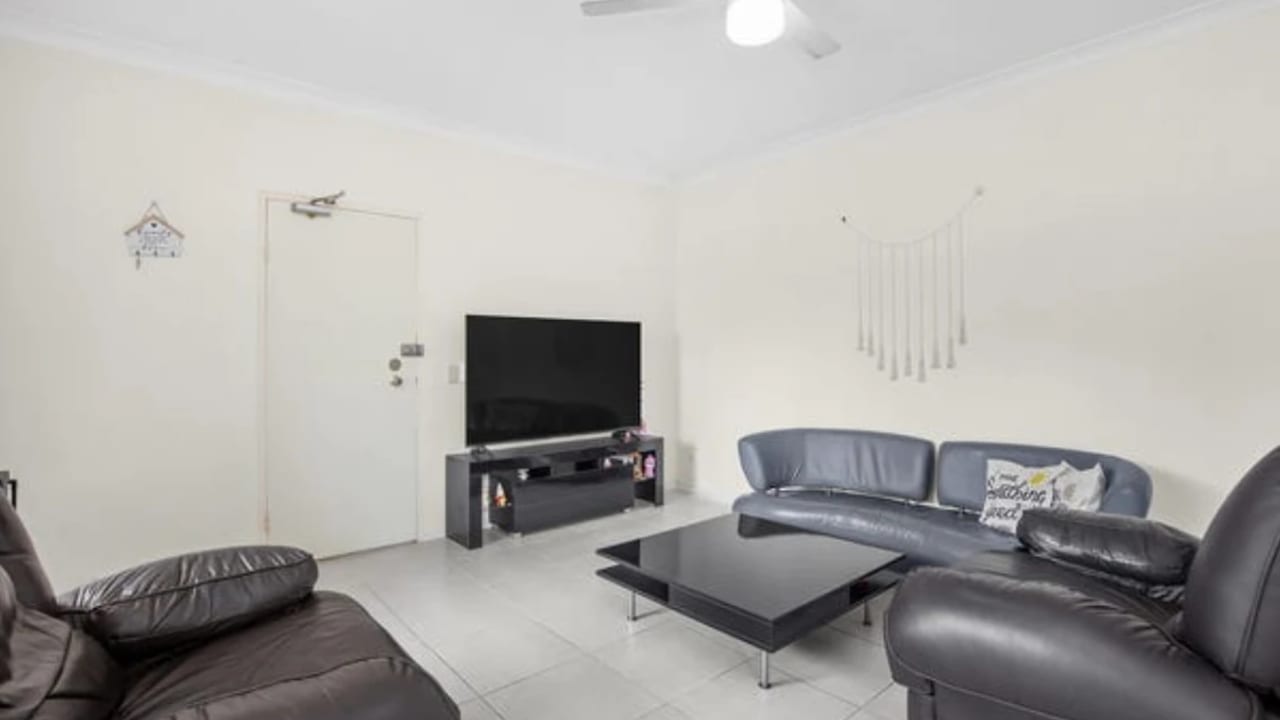 Furnished room with ensuite in a flatshare