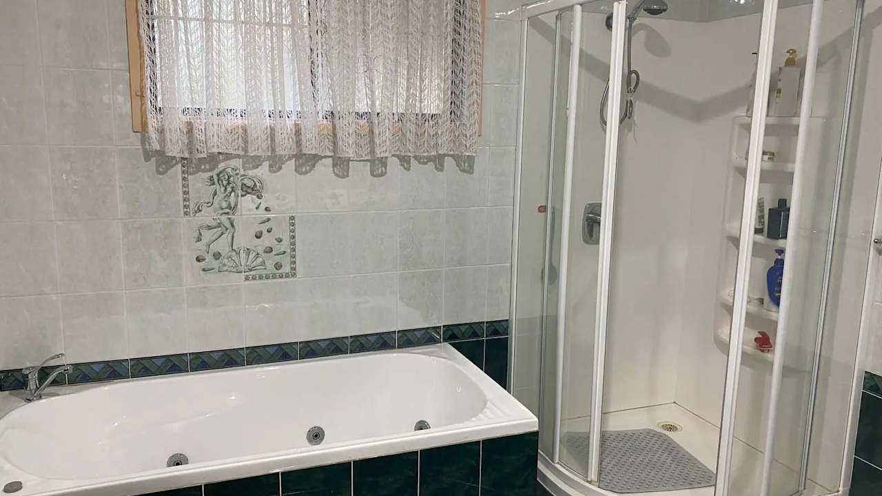Room in a share house