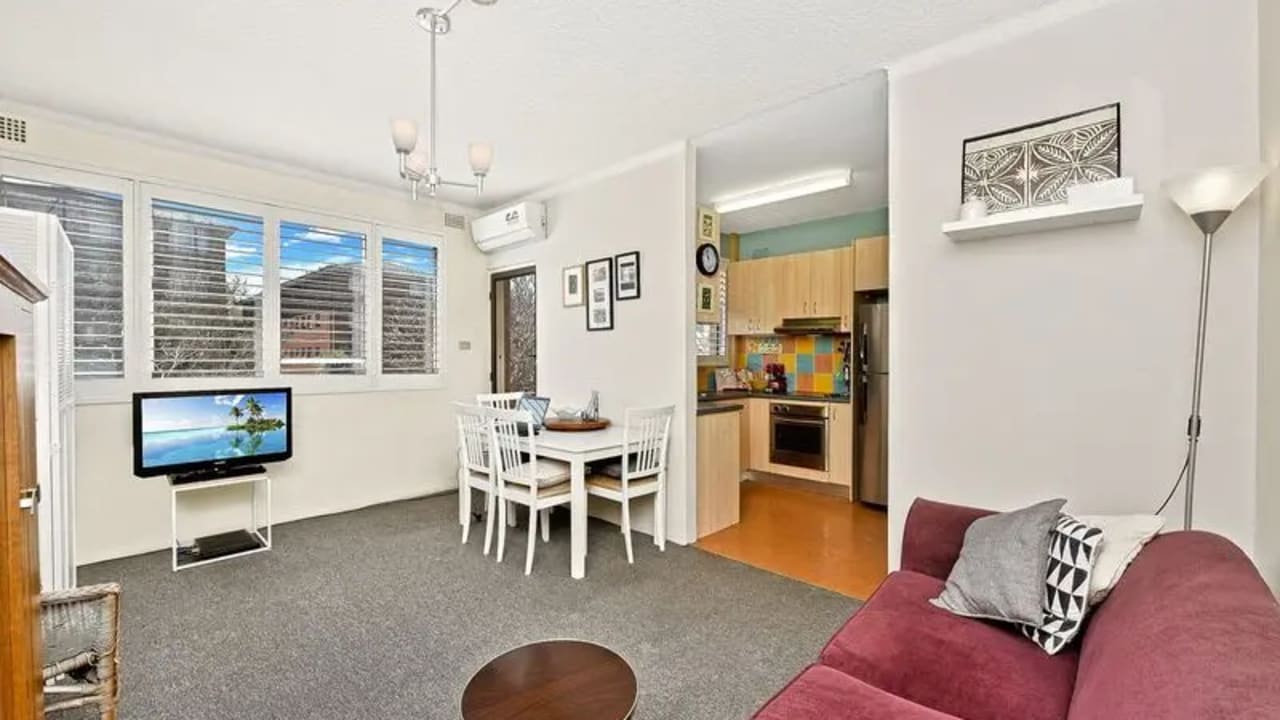Furnished room in a flatshare