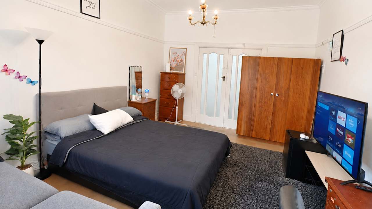 Furnished room in a flatshare