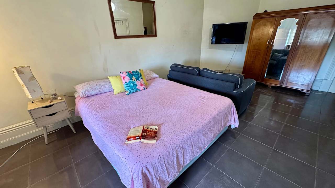 Furnished room studio flat for rent