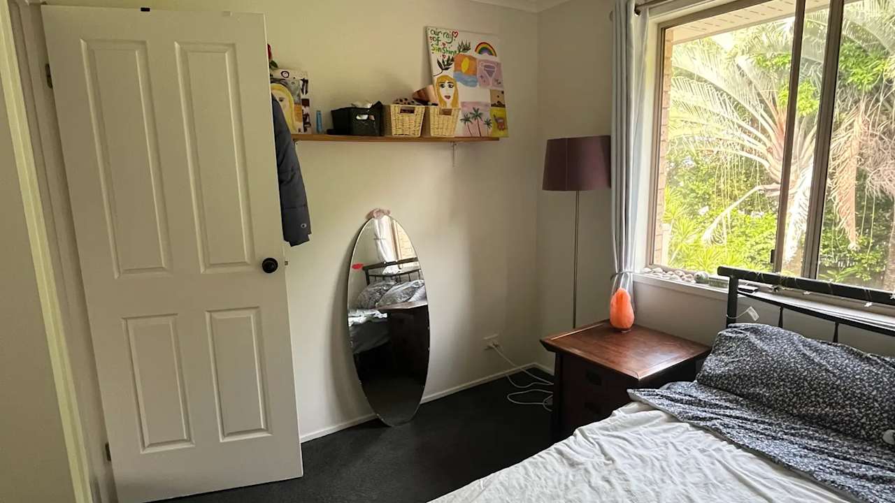 Furnished room in a share house