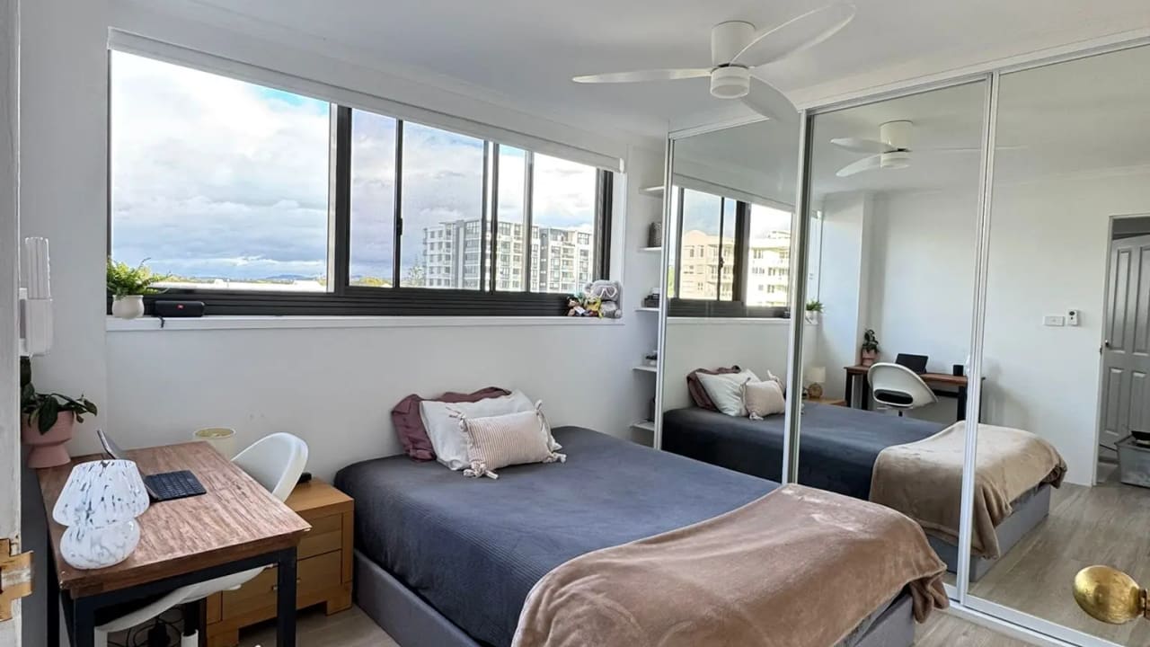 Furnished room in a flatshare