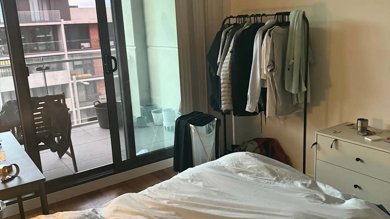 Unfurnished room in a flatshare