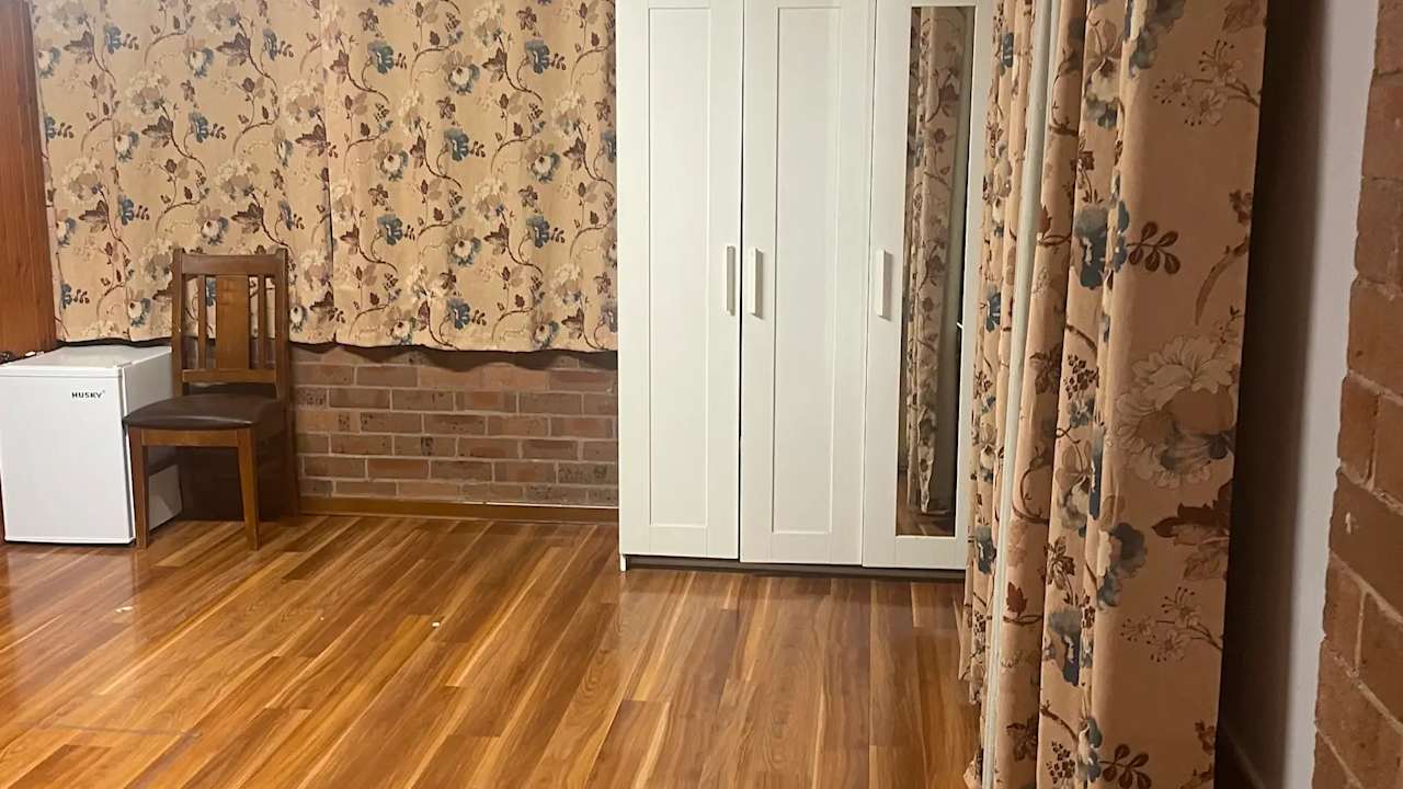 Room in a share house