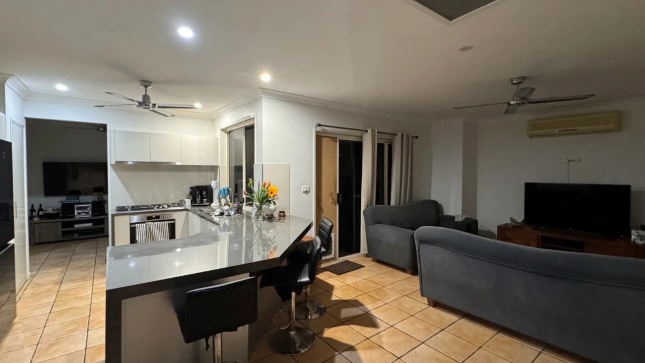 Furnished room in a share house
