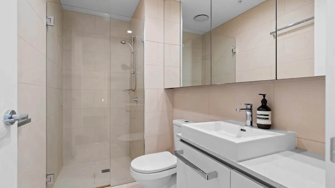 Furnished room with own bathroom