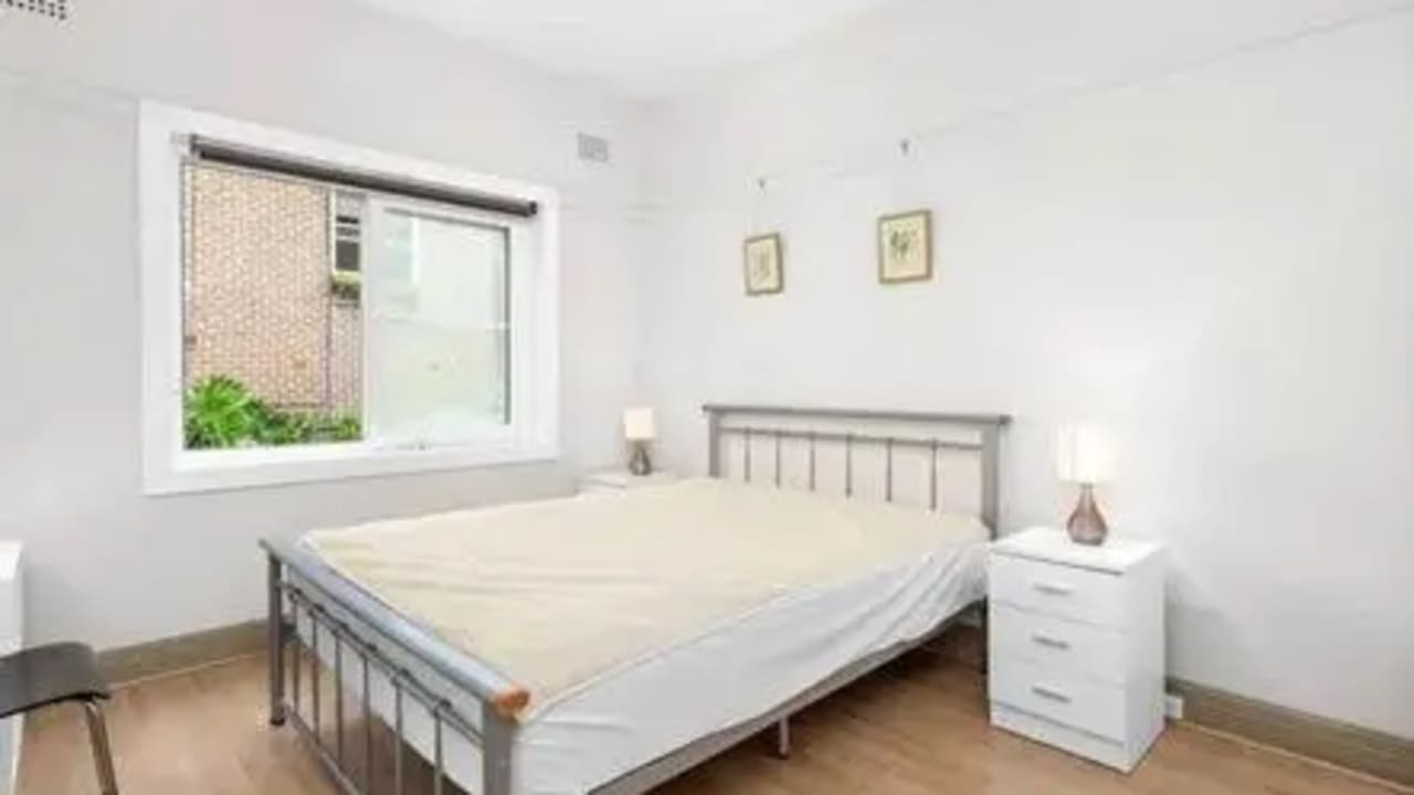 Furnished room in a flatshare