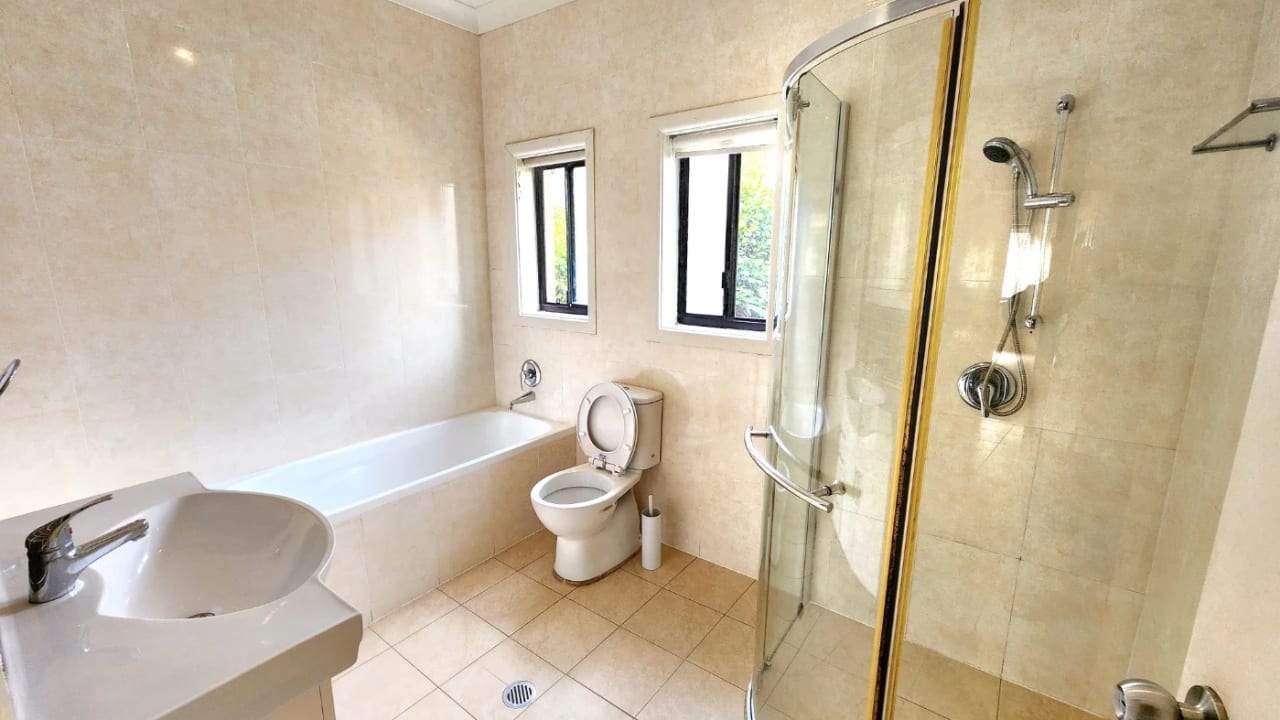 Furnished room in a share house