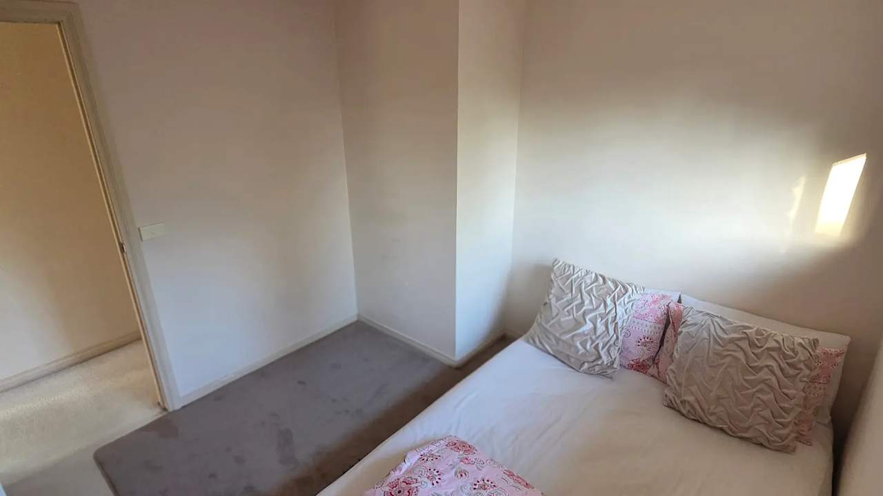 Unfurnished room in a share house