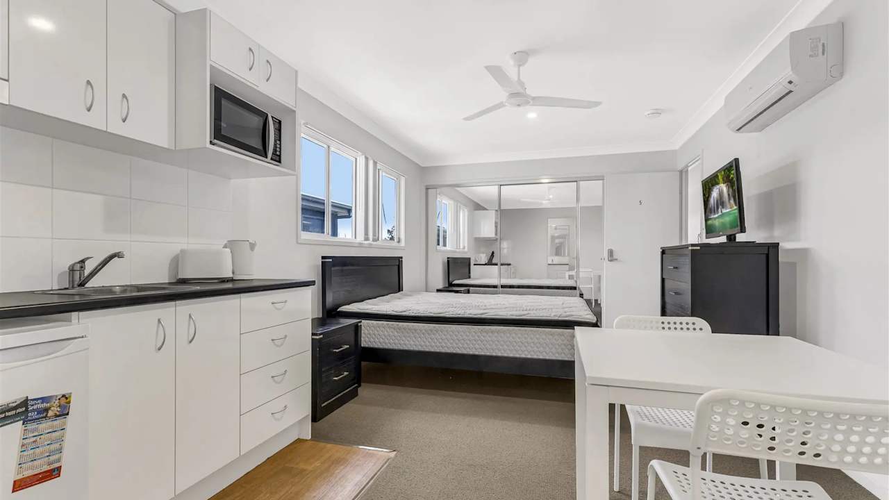 Furnished room studio flat for rent