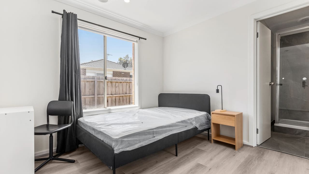 Furnished room in a share house