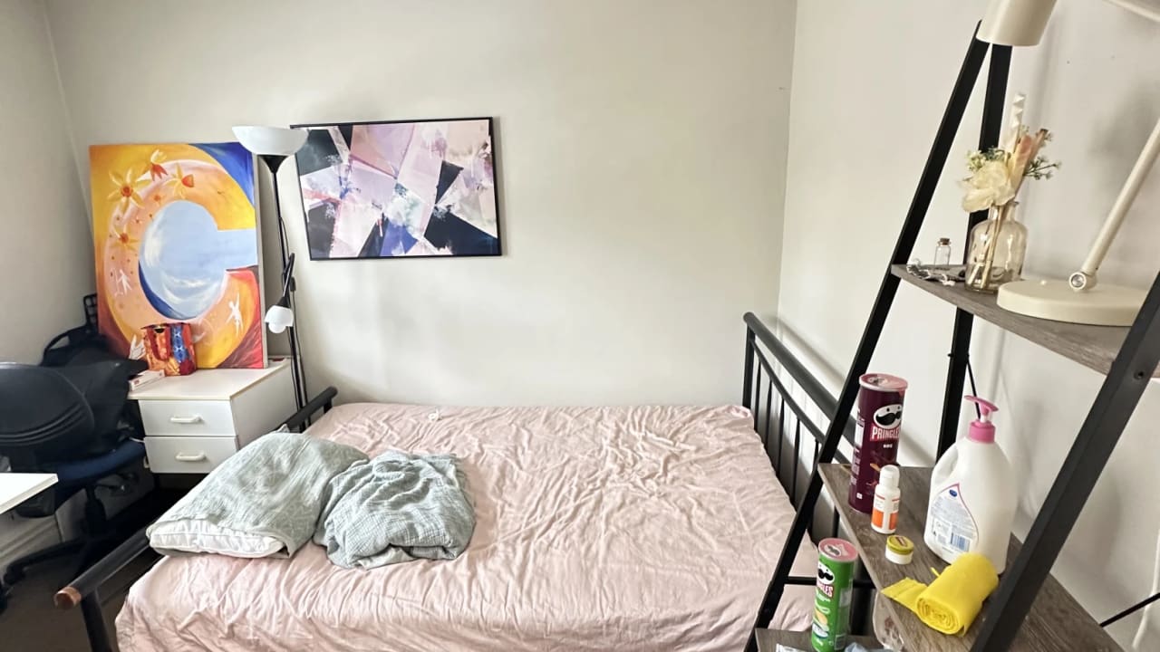 Room in a share house