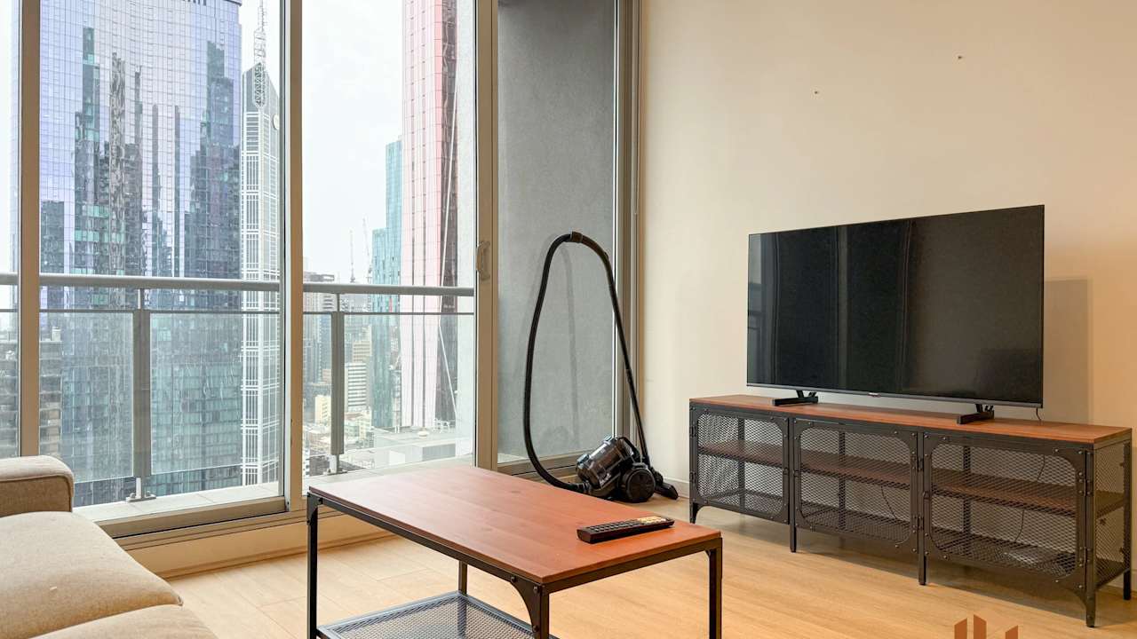 Furnished room with ensuite in a flatshare
