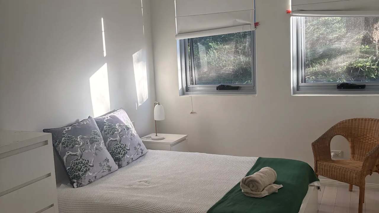 Furnished room in a flatshare