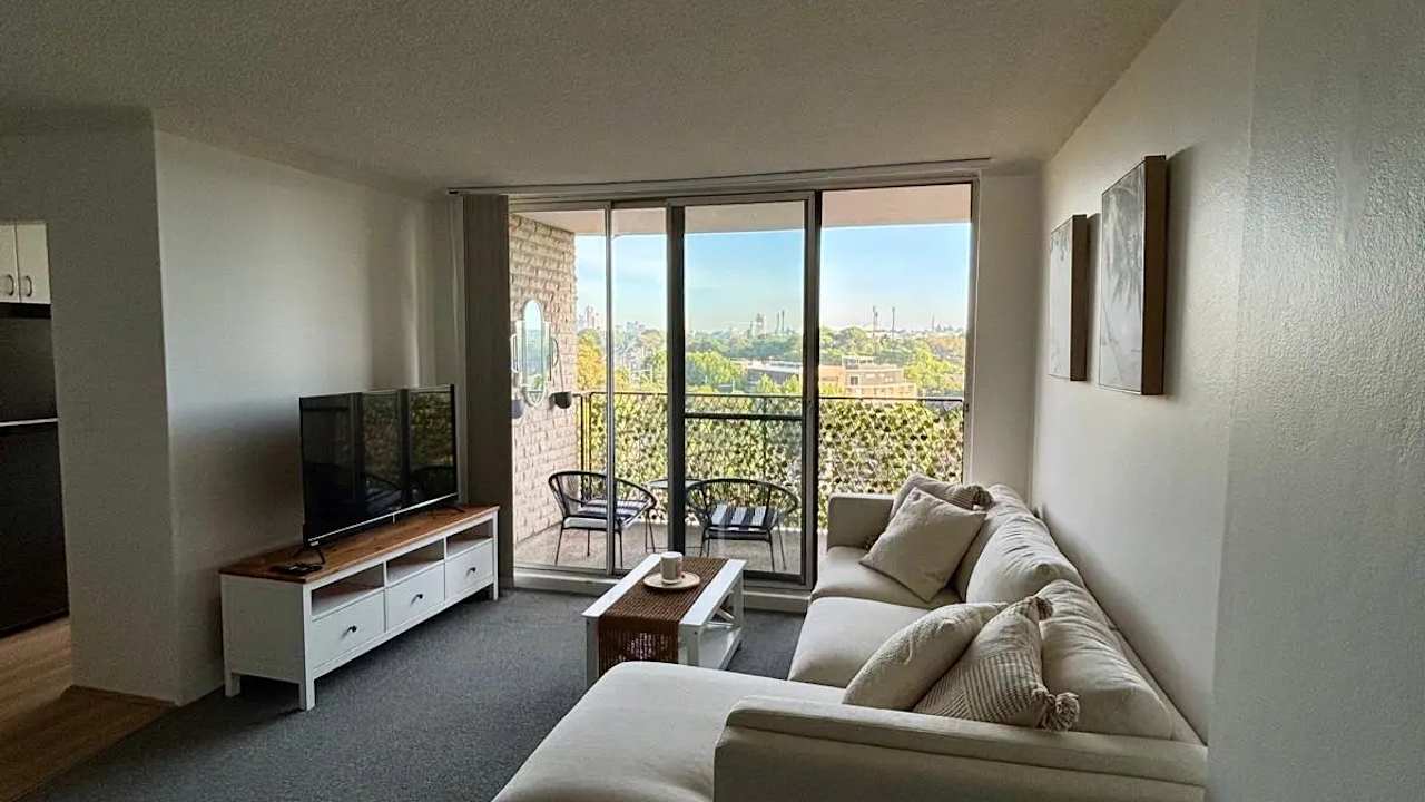 Furnished room in a flatshare