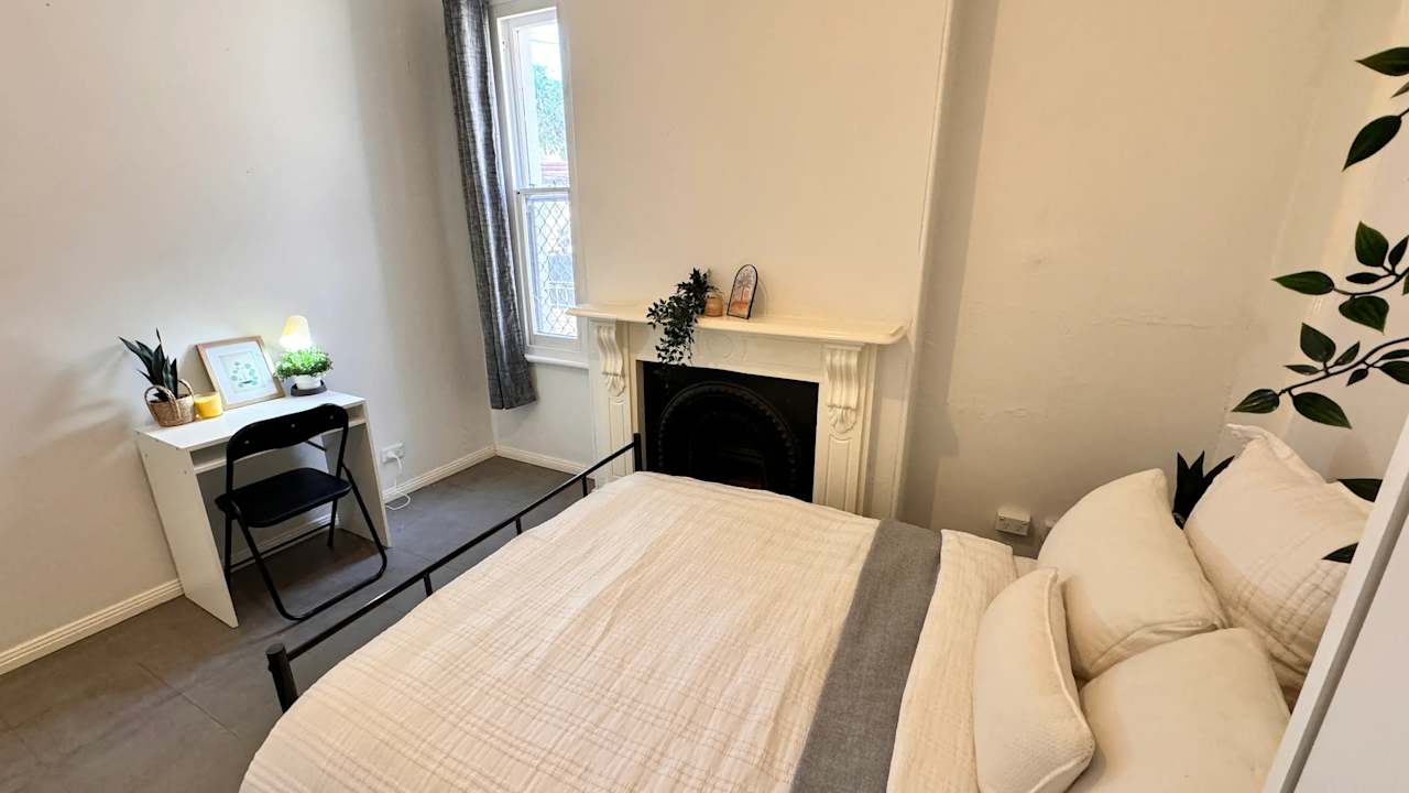 Furnished room in a share house