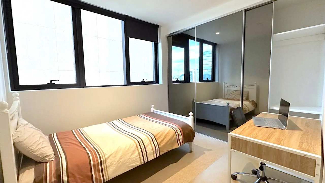 Furnished room with ensuite in a flatshare
