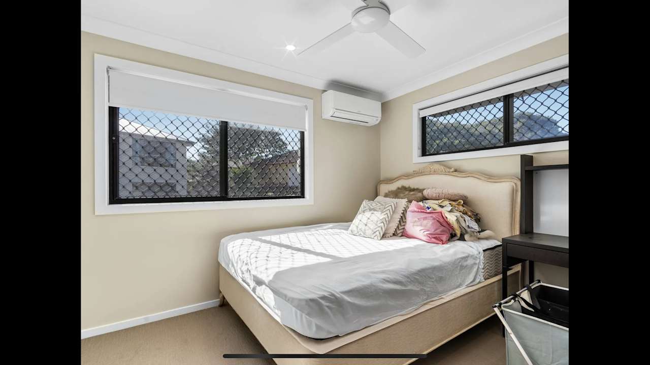 Room in a share house