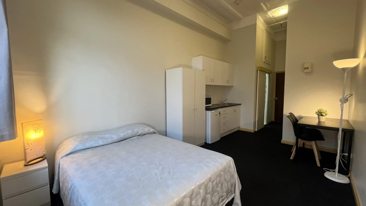 Whole property with 1 room for rent