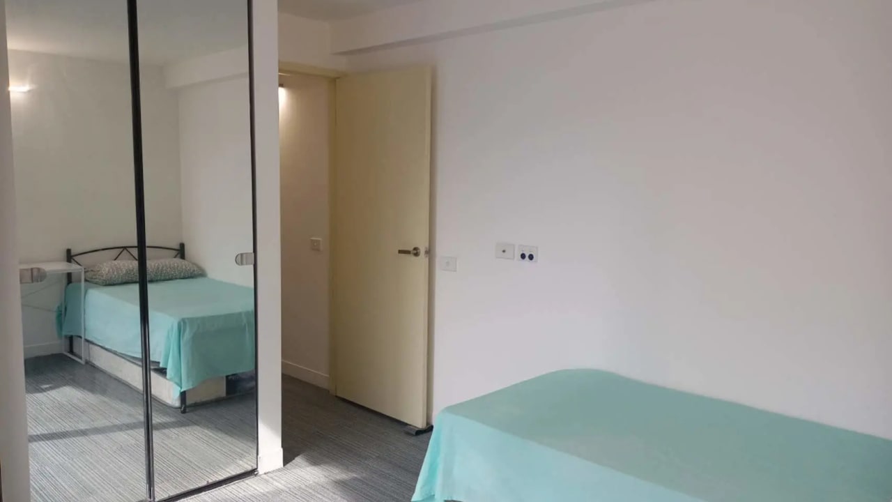 Furnished room in a flatshare