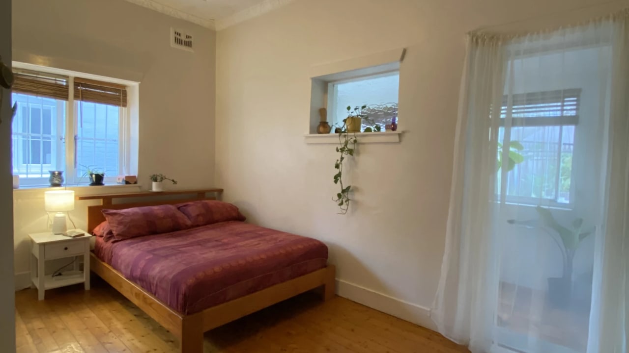 Whole property with 1 room for rent